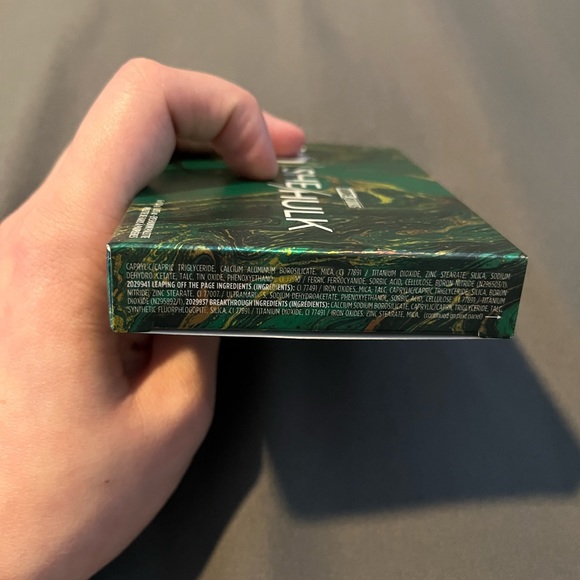 Urban Decay - Marvel She Hulk mini eye shadow palette - Picture 4 of 5